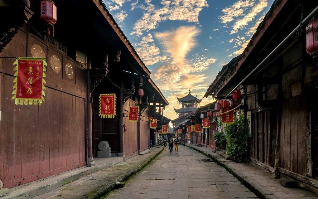 捎话上两会丨“未移交道路”乱象咋治？海南省政协委员李君走现场提建议